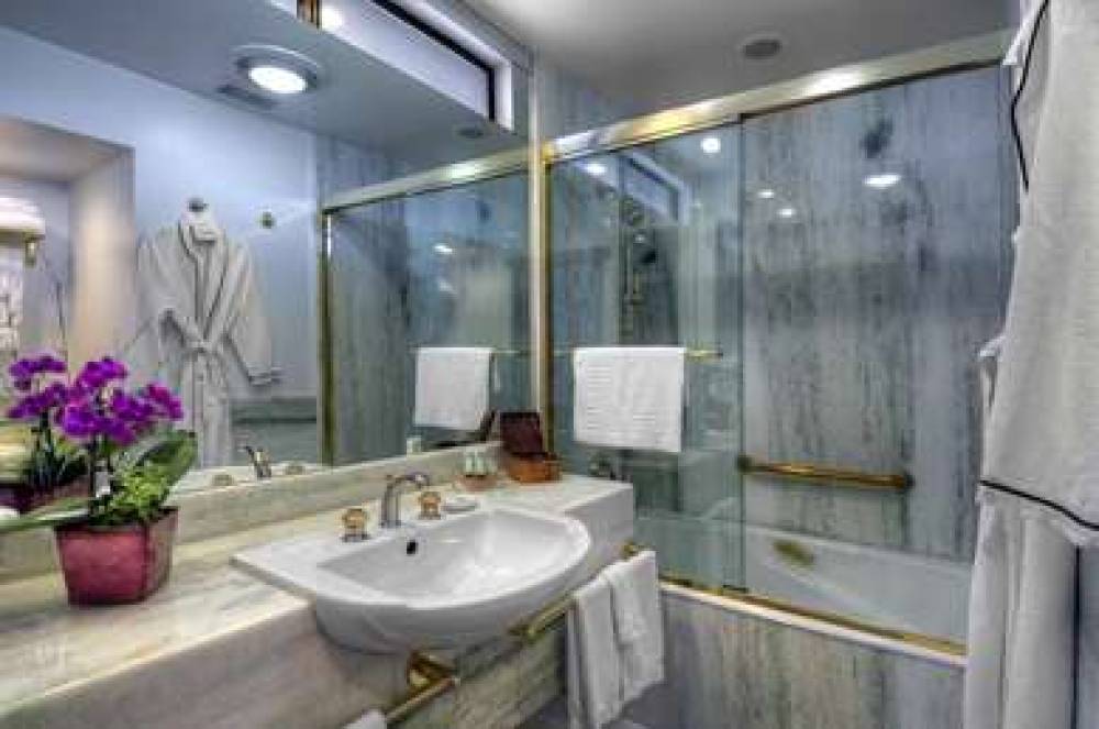 Dinahs Garden Hotel 6