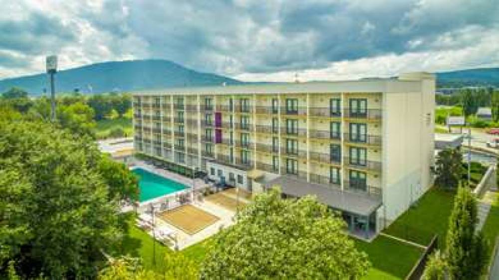 DISTRICT 3 HOTEL ASCEND HOTEL COLLE 2