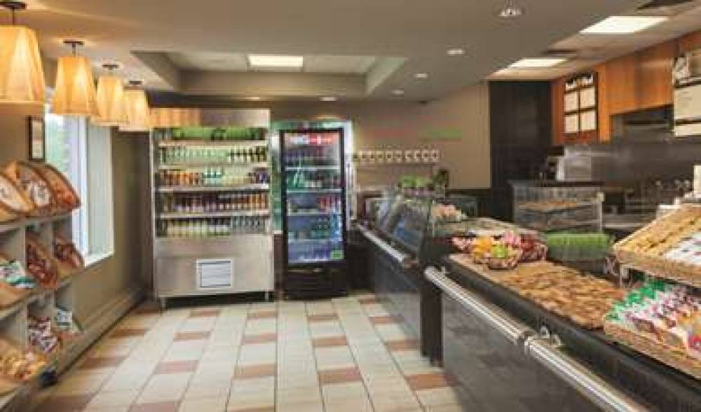 DoubleTree By Hilton Boston Bayside 10