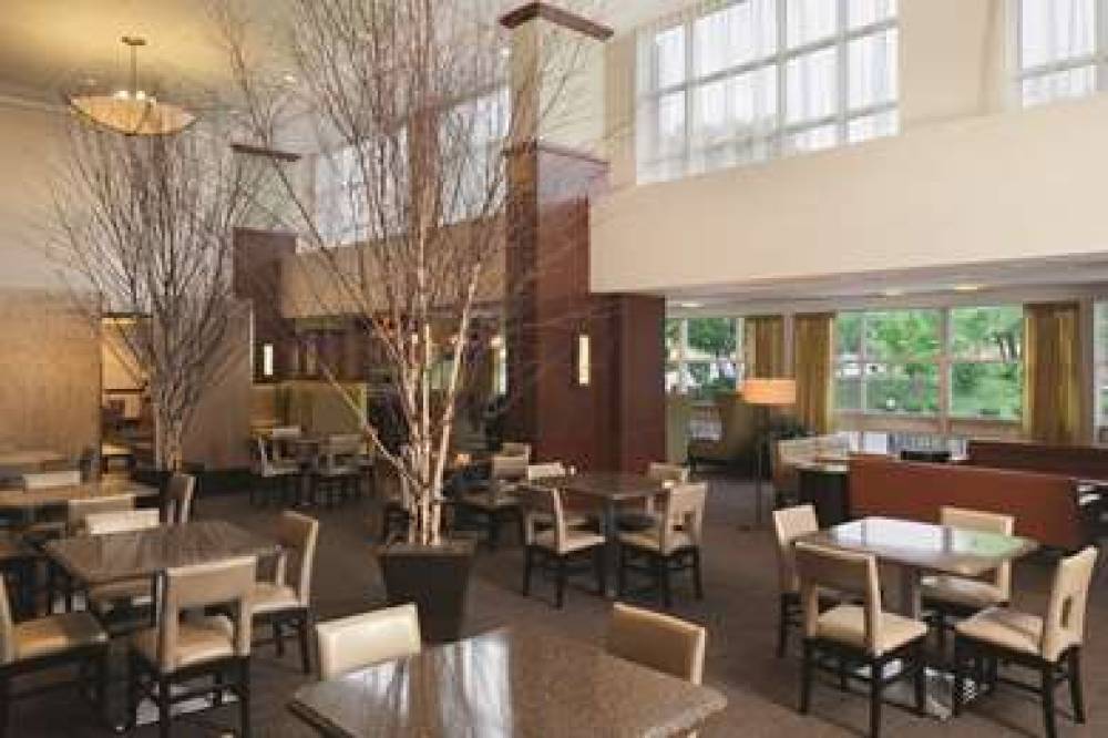 DoubleTree By Hilton Boston Bayside 8