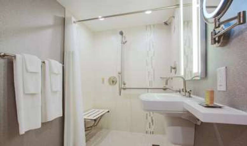 DoubleTree By Hilton Chicago-Alsip 2