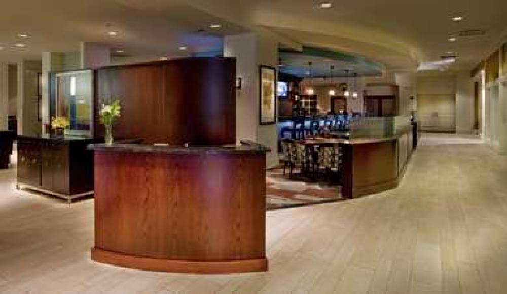 DoubleTree By Hilton Chicago O&apos;Hare Airport  10