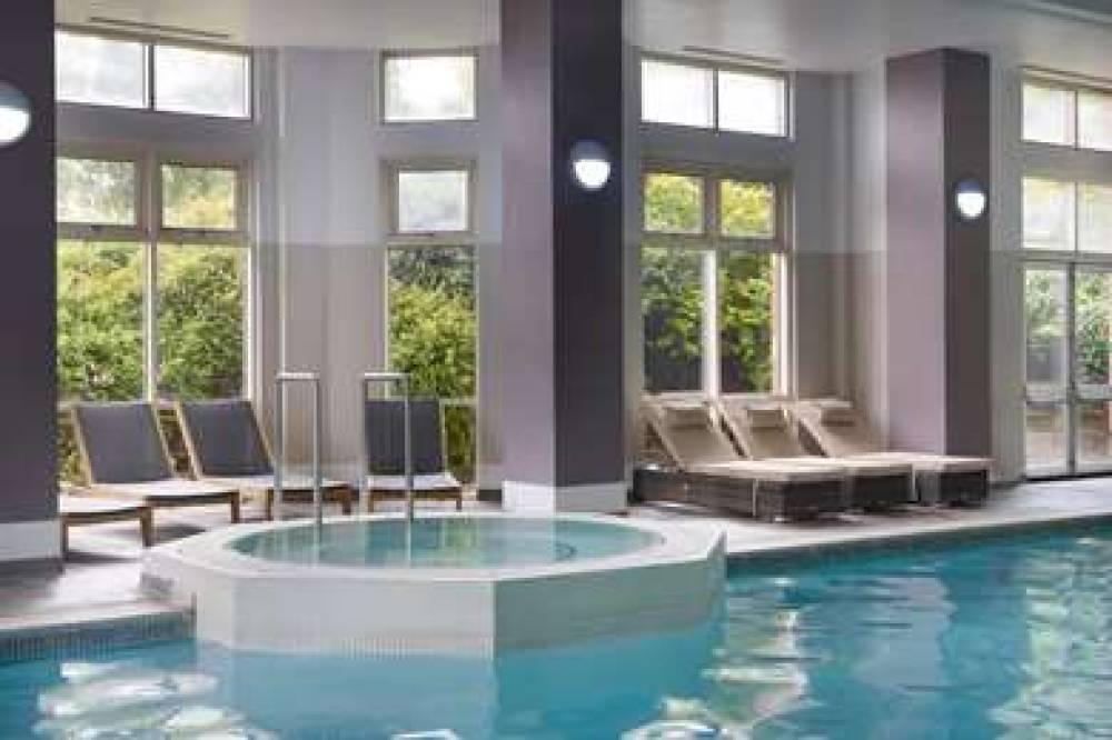 DOUBLETREE BY HILTON DARTFORD BRIDG 5