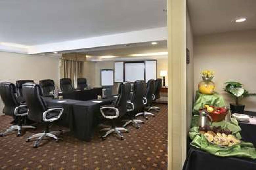 DoubleTree By Hilton Denver-Thornton 9