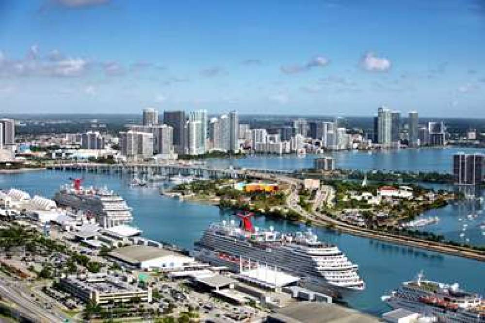 DoubleTree By Hilton Grand Hotel Biscayne Bay 7