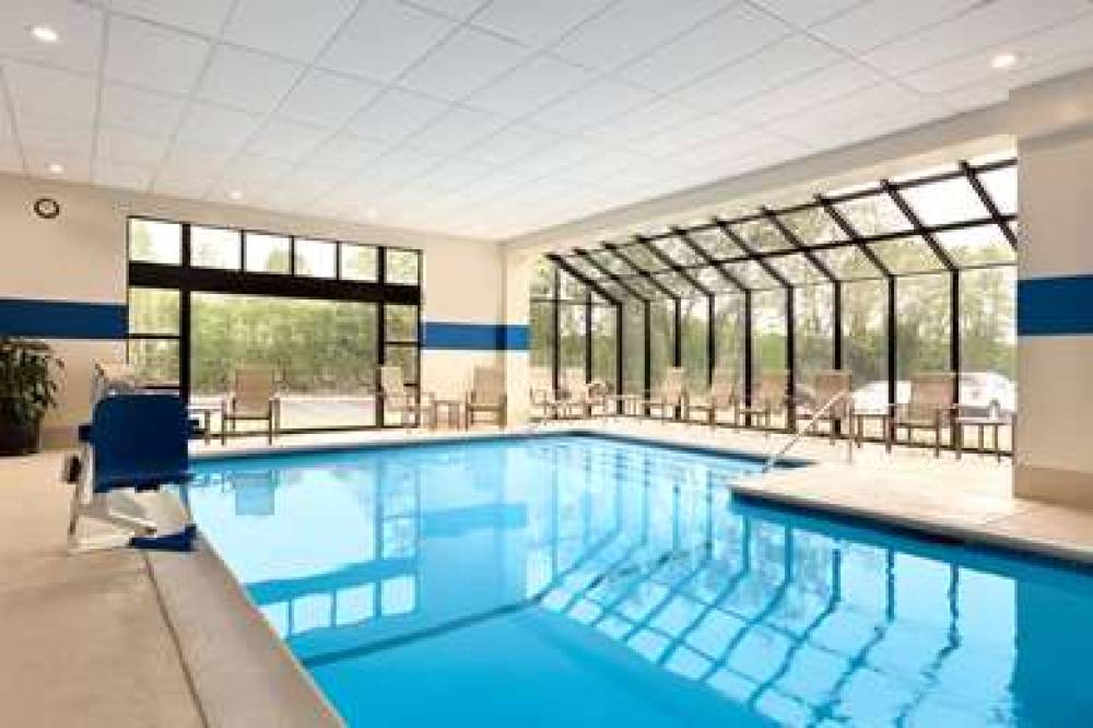 DoubleTree By Hilton Hartford - Bradley Airport 6