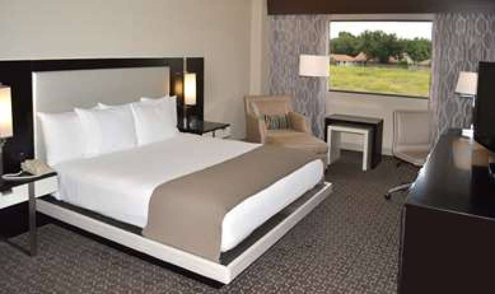 DoubleTree By Hilton Houston Hobby Airport 4