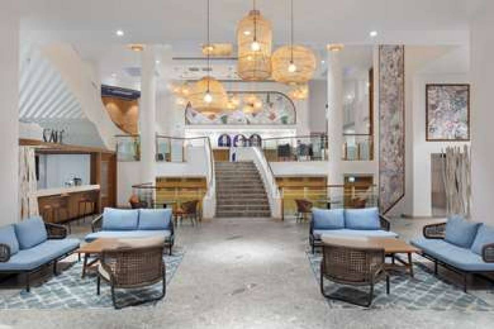 DOUBLETREE BY HILTON ISIL CLUB 8