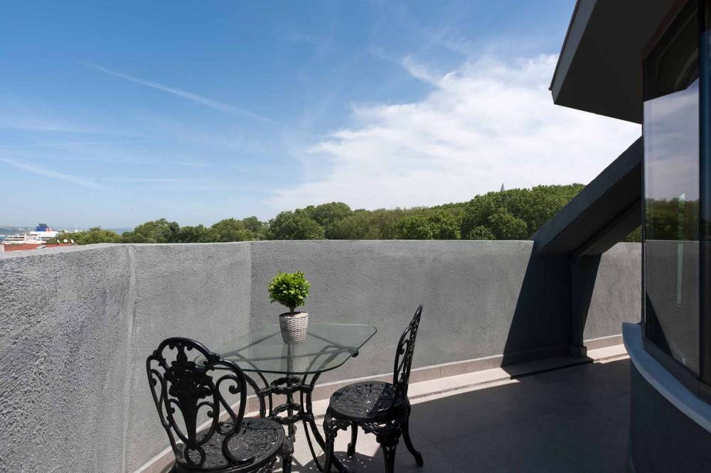 DOUBLETREE BY HILTON ISTANBUL - SIR 10