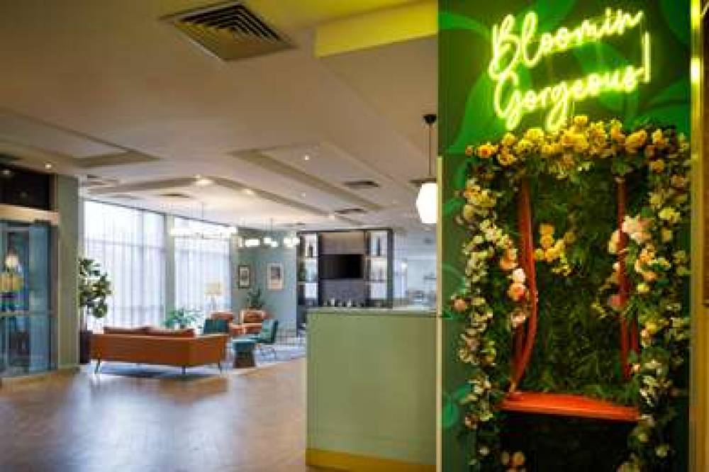 DOUBLETREE BY HILTON LONDON - CHELS 10