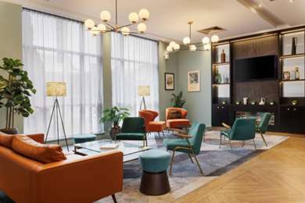 DOUBLETREE BY HILTON LONDON - CHELS 8