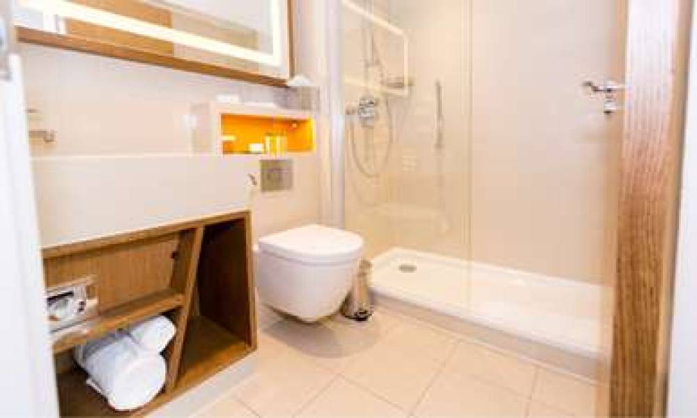 DOUBLETREE BY HILTON LONDON - HYDE 9