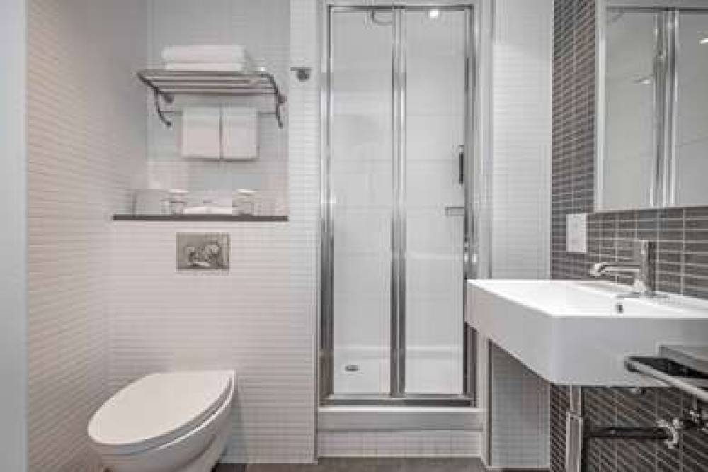 DOUBLETREE BY HILTON LONDON - TOWER 9
