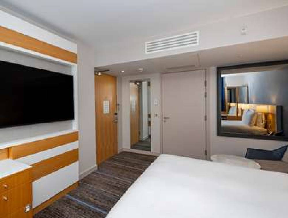 DOUBLETREE BY HILTON LONDON - TOWER 8