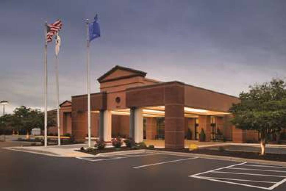 Doubletree By Hilton Milwaukee/Brookfield
