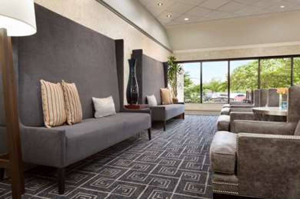DoubleTree By Hilton Minneapolis-Park Place 9