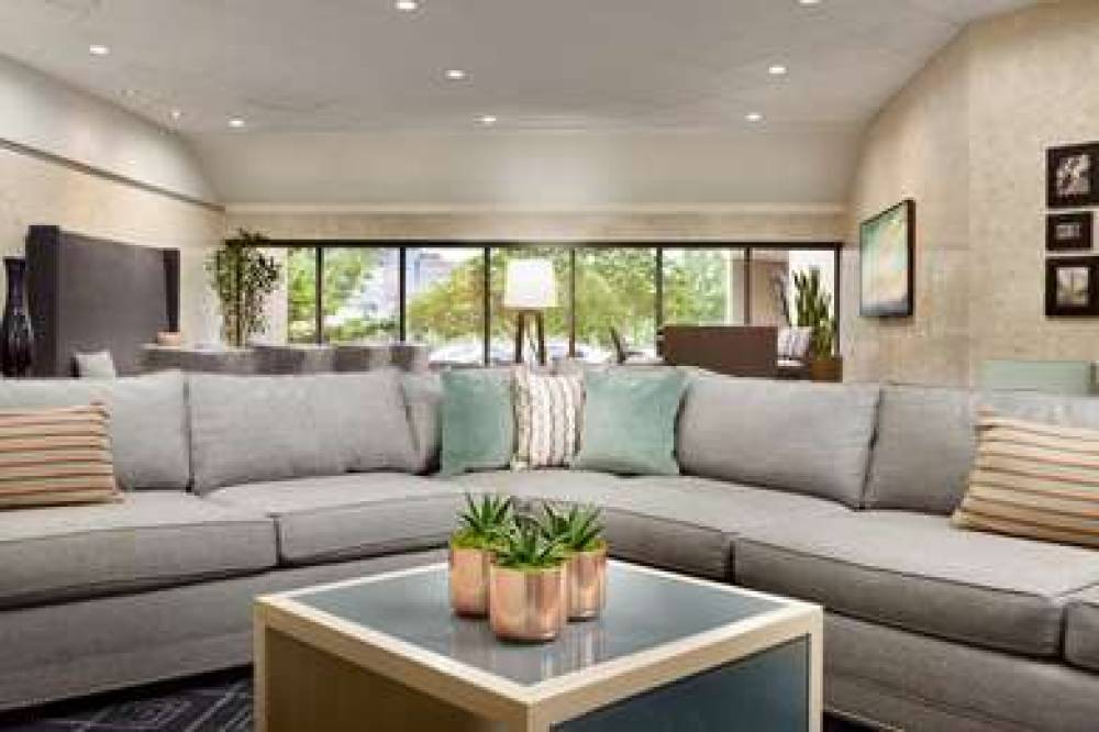 DoubleTree By Hilton Minneapolis-Park Place 8