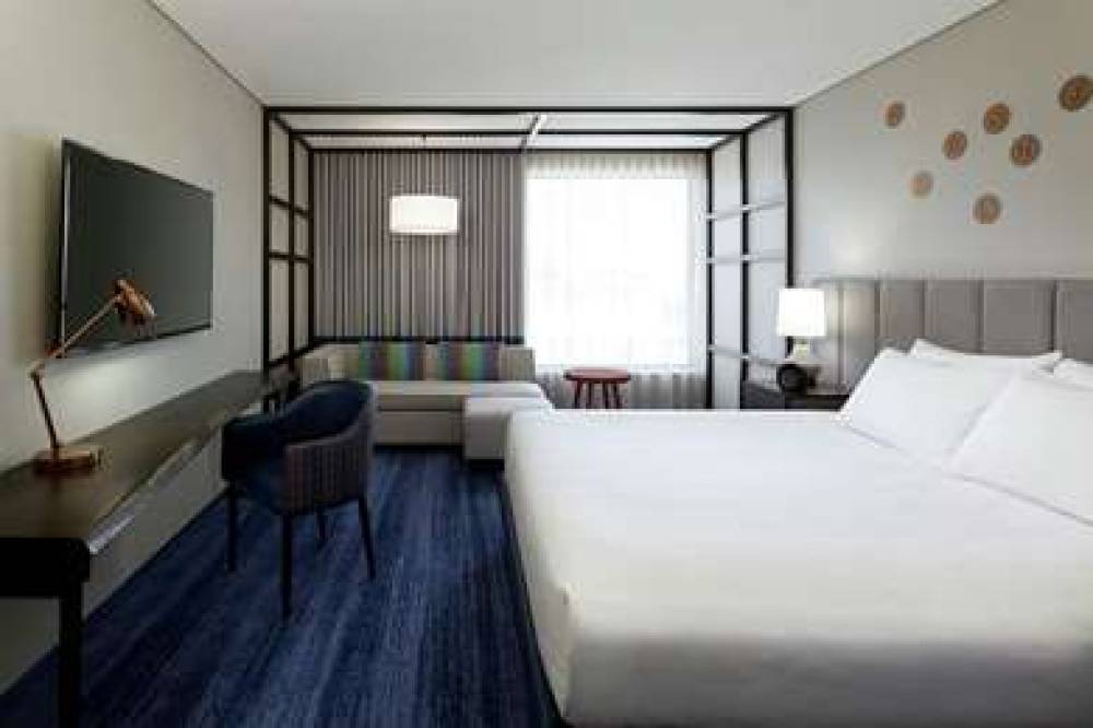 DOUBLETREE BY HILTON MONTREAL 7
