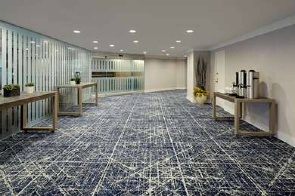 DOUBLETREE BY HILTON MONTREAL 5