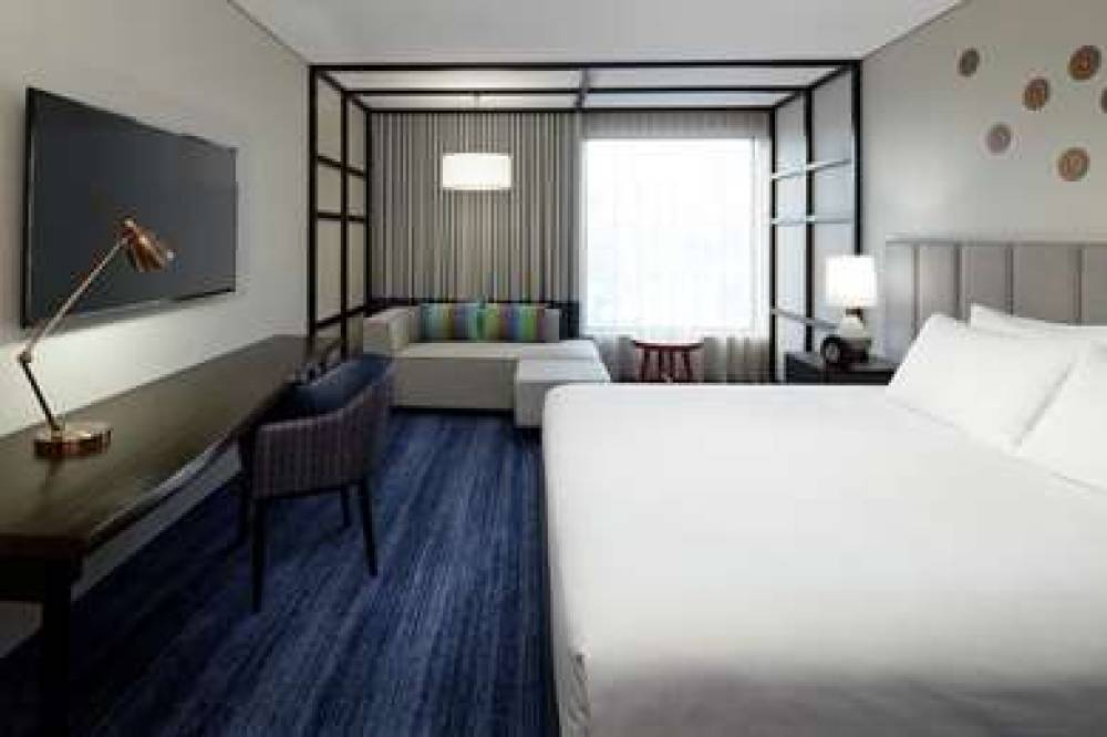 DOUBLETREE BY HILTON MONTREAL 8
