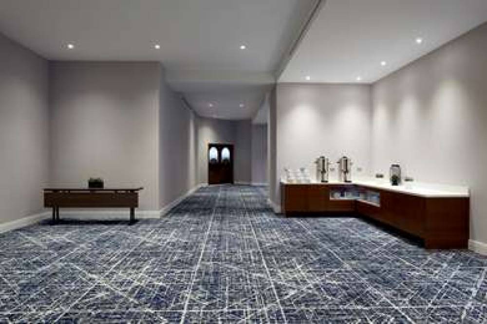 DOUBLETREE BY HILTON MONTREAL 2