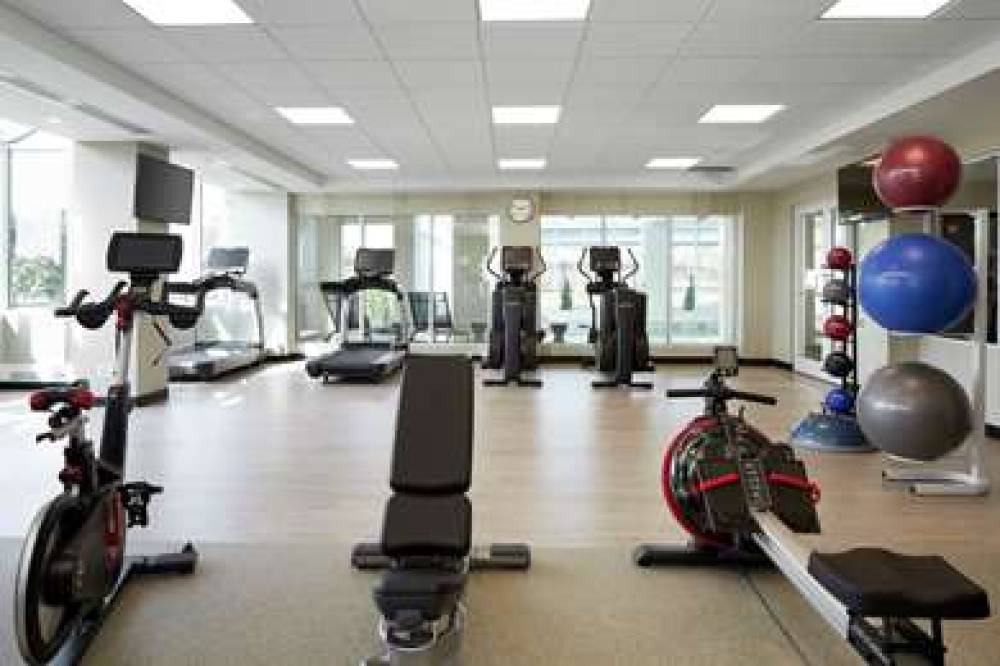 DOUBLETREE BY HILTON MONTREAL-YUL 8