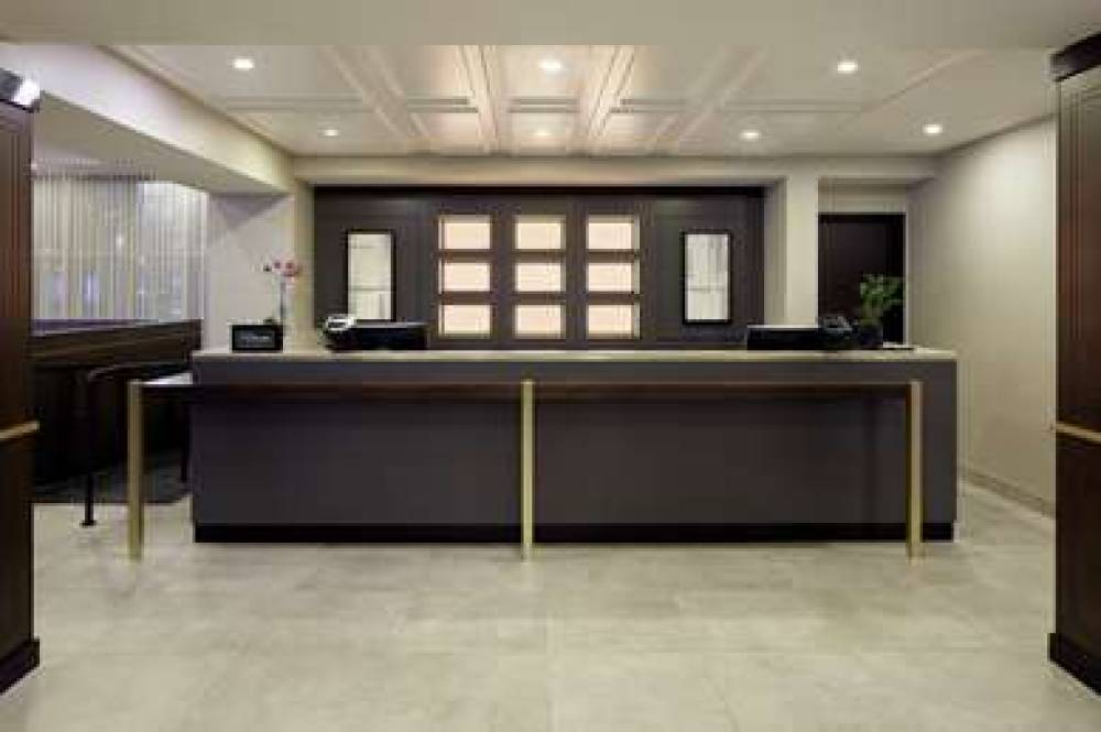DOUBLETREE BY HILTON MONTREAL-YUL 2