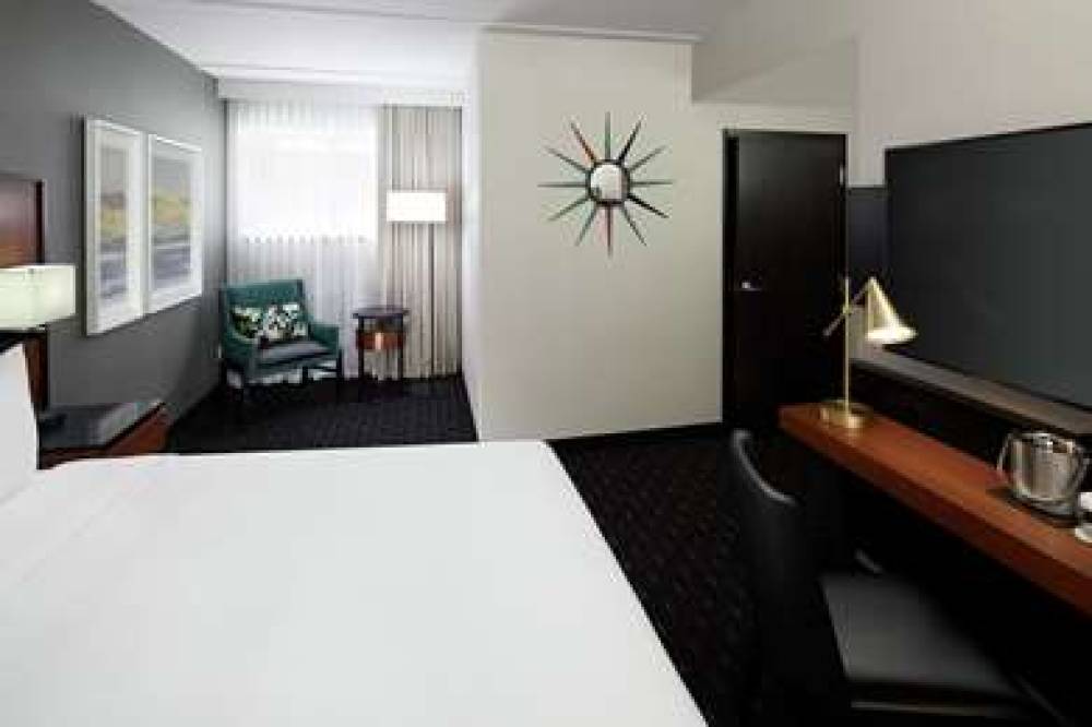 DOUBLETREE BY HILTON MONTREAL-YUL 10