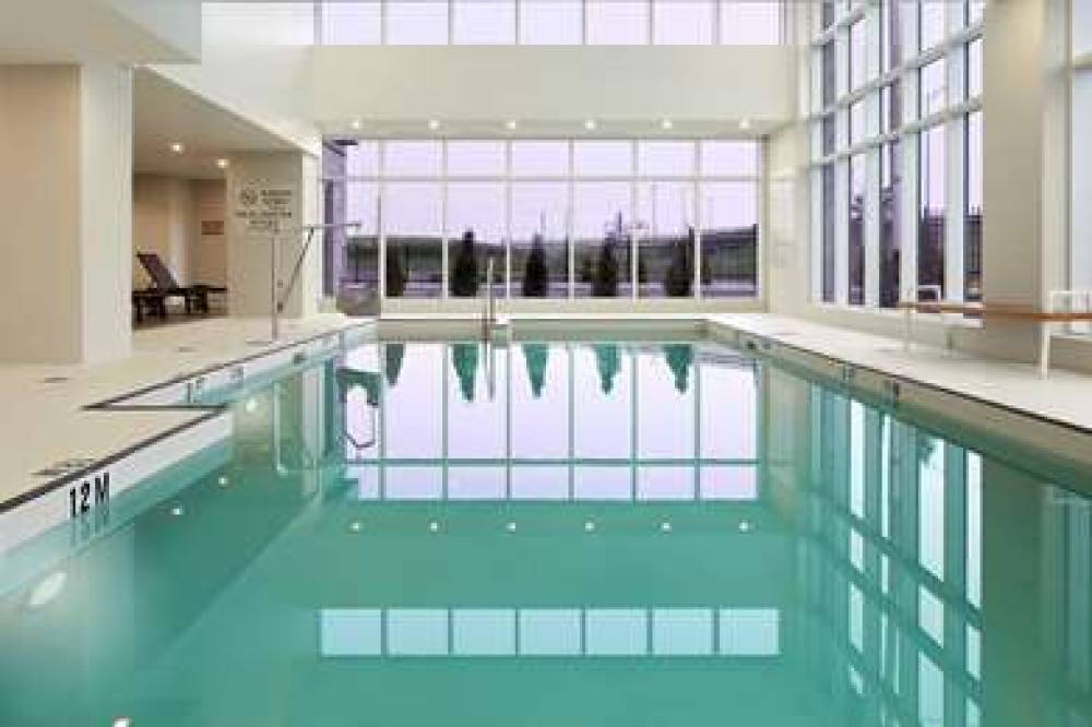 DOUBLETREE BY HILTON MONTREAL-YUL 4