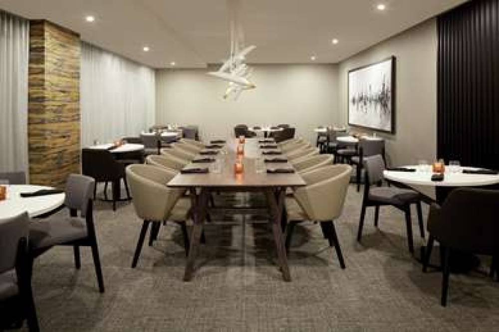 DOUBLETREE BY HILTON MONTREAL-YUL 7