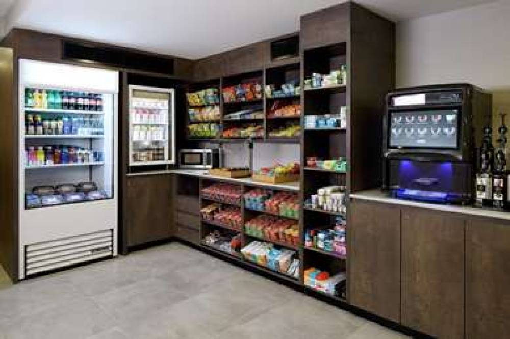 DOUBLETREE BY HILTON MONTREAL-YUL 6