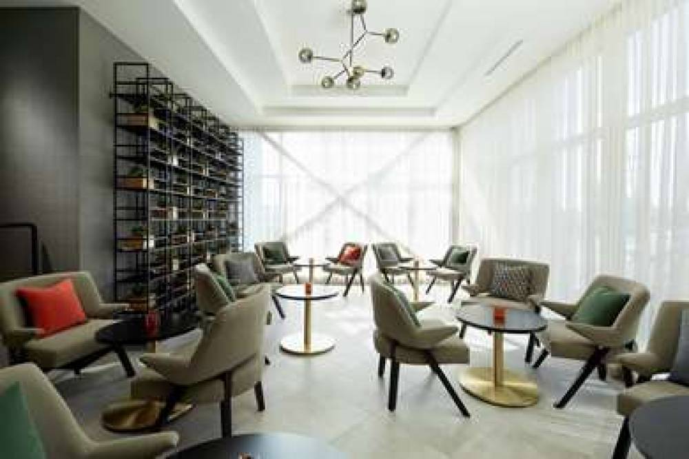 DOUBLETREE BY HILTON MONTREAL-YUL 3
