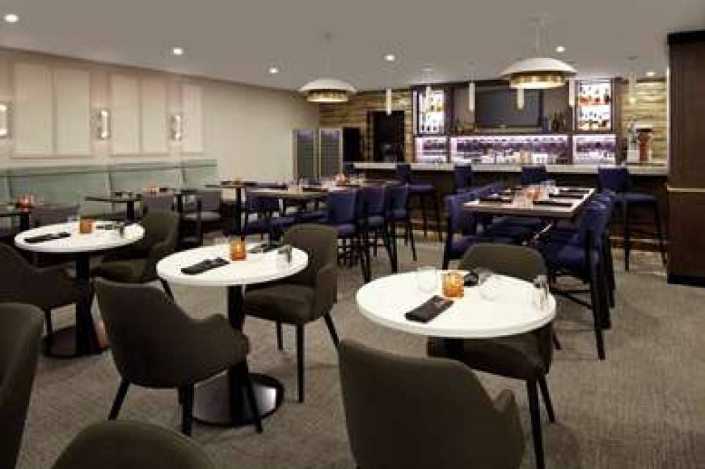 DOUBLETREE BY HILTON MONTREAL-YUL 5