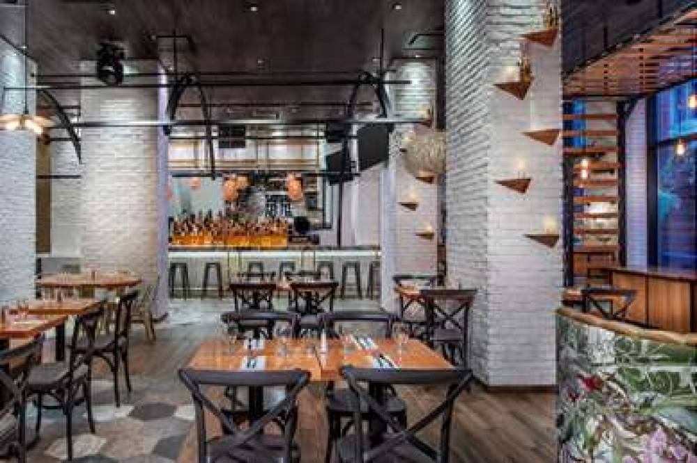 DoubleTree By Hilton New York Times Square West 9