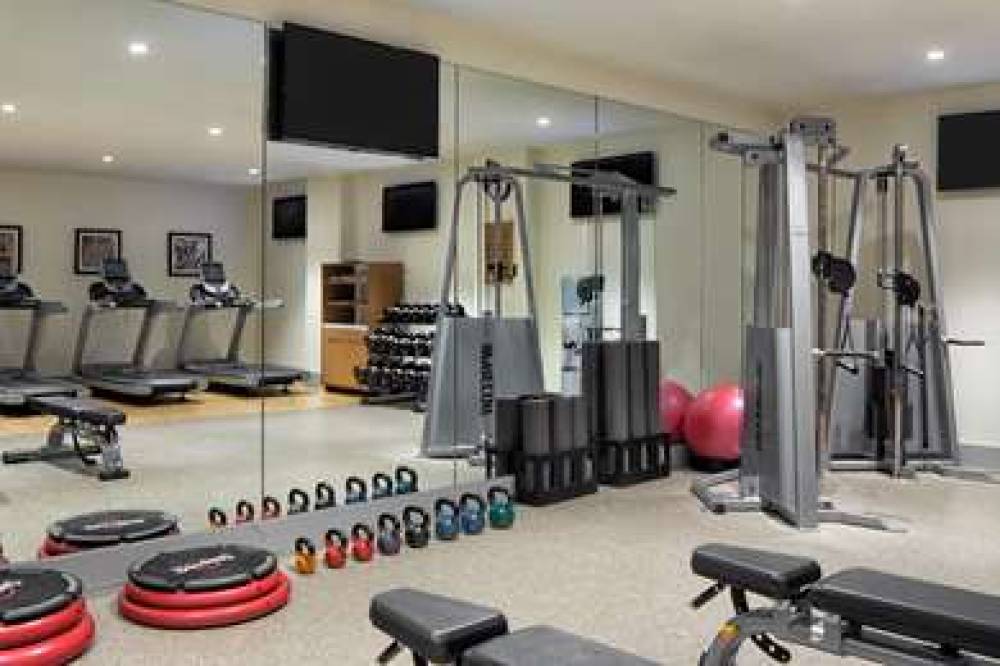 DoubleTree By Hilton New York Times Square West 10