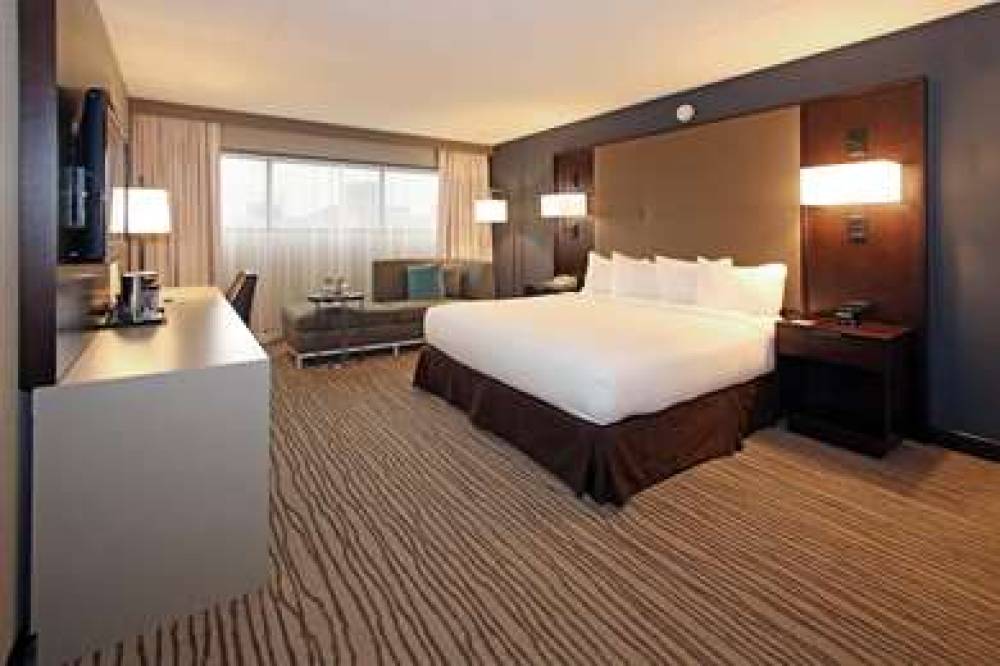 DoubleTree By Hilton Newark Airport 10