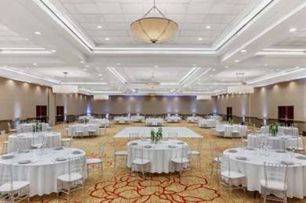 DoubleTree By Hilton Newark Airport 9