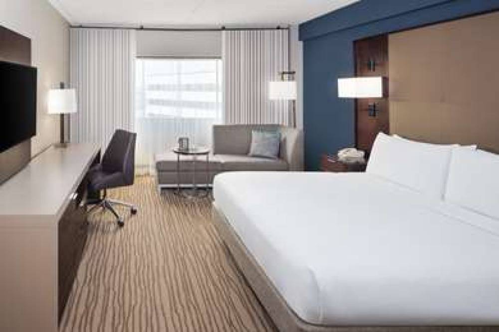 DoubleTree By Hilton Newark Airport 7