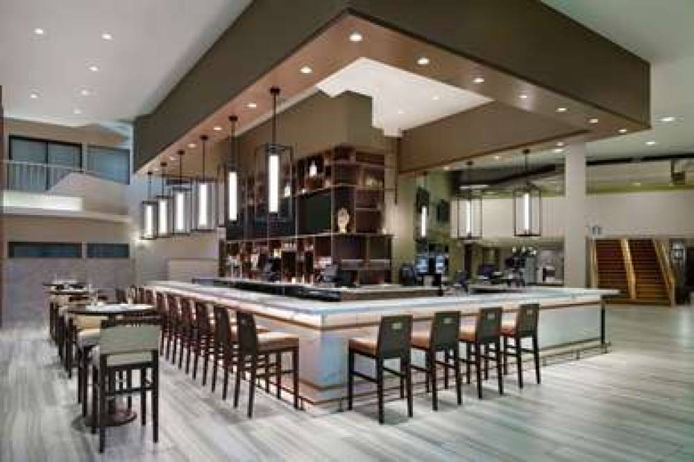 DoubleTree By Hilton Newark Airport 2
