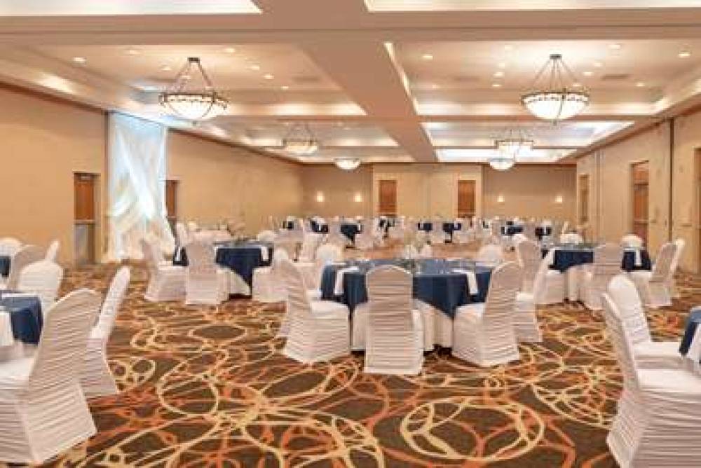 DOUBLETREE BY HILTON NORFOLK AIRPRT 3