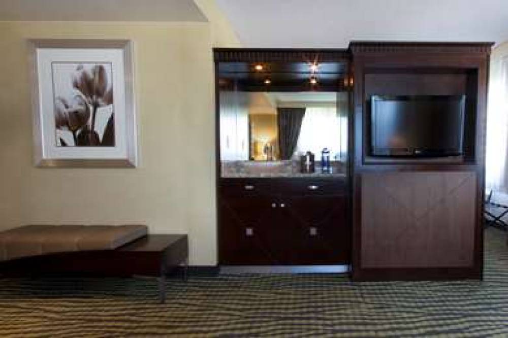 DoubleTree By Hilton Orange County Airport 4