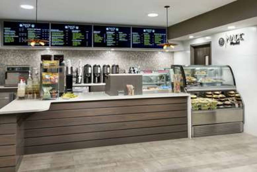 DoubleTree By Hilton Orlando Airport 10