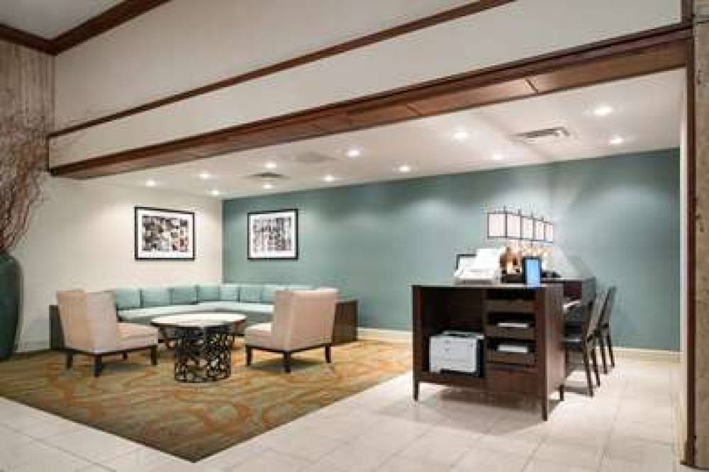 DOUBLETREE BY HILTON PHILADELPHIA A 10