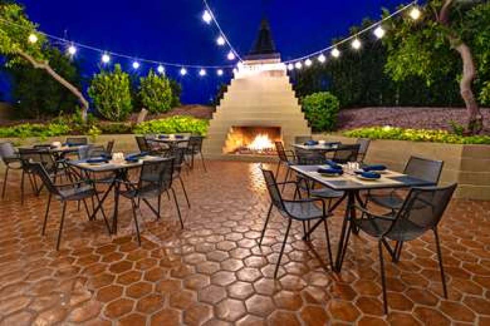 DOUBLETREE BY HILTON PHOENIX TEMPE 2