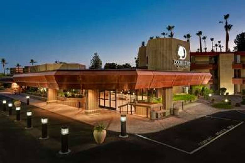 DOUBLETREE BY HILTON PHOENIX TEMPE 1