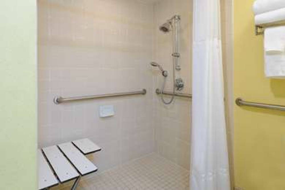 DoubleTree By Hilton Richmond Midlothian 4
