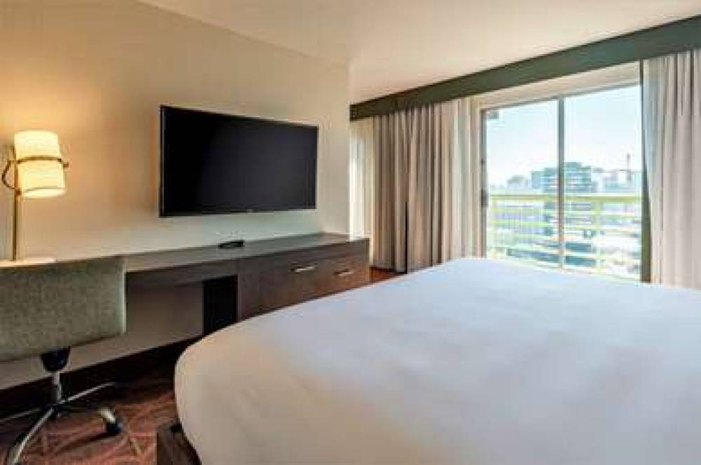 DoubleTree By Hilton San Diego Downtown 6