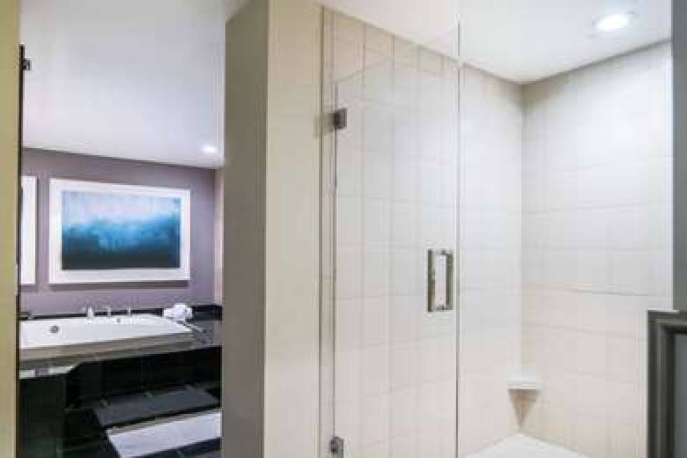 DoubleTree By Hilton San Diego Mission Valley 2