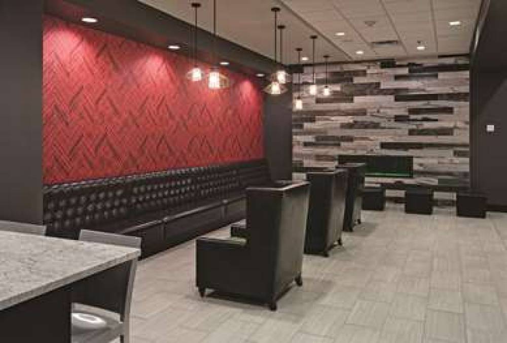 DoubleTree By Hilton St Paul Downtown 8