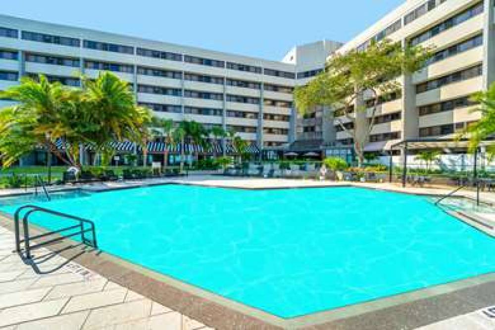 DoubleTree By Hilton Tampa Rocky Point Waterfront 10